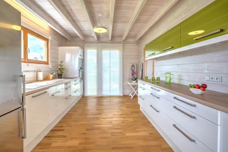 KONTIO log homes — kitchen in glossy white
