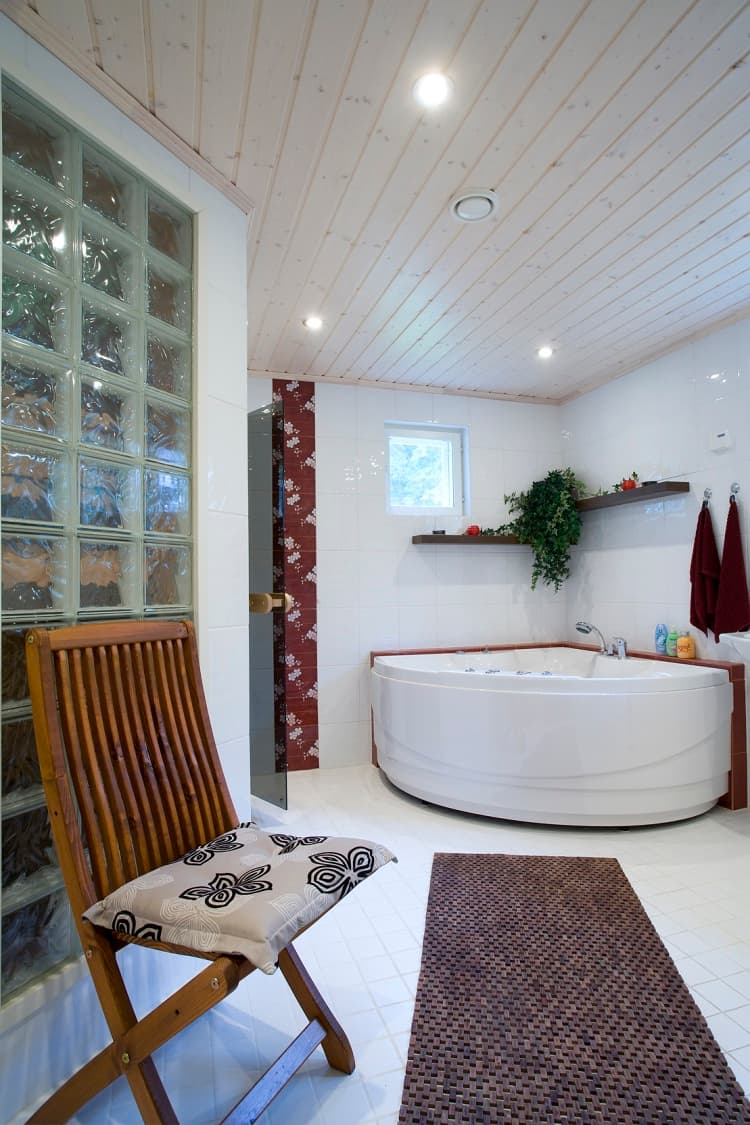 KONTIO Finnish log homes — bathroom with corner tub