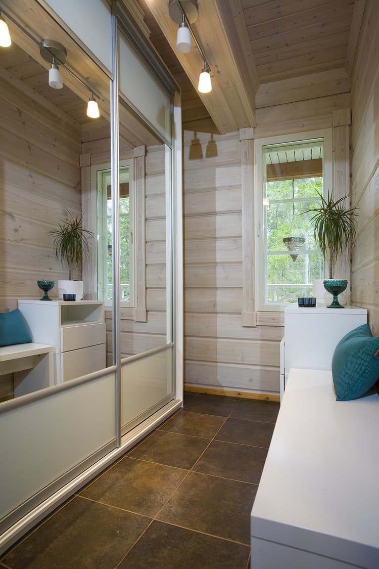 KONTIO Finnish log homes — view into the hallway
