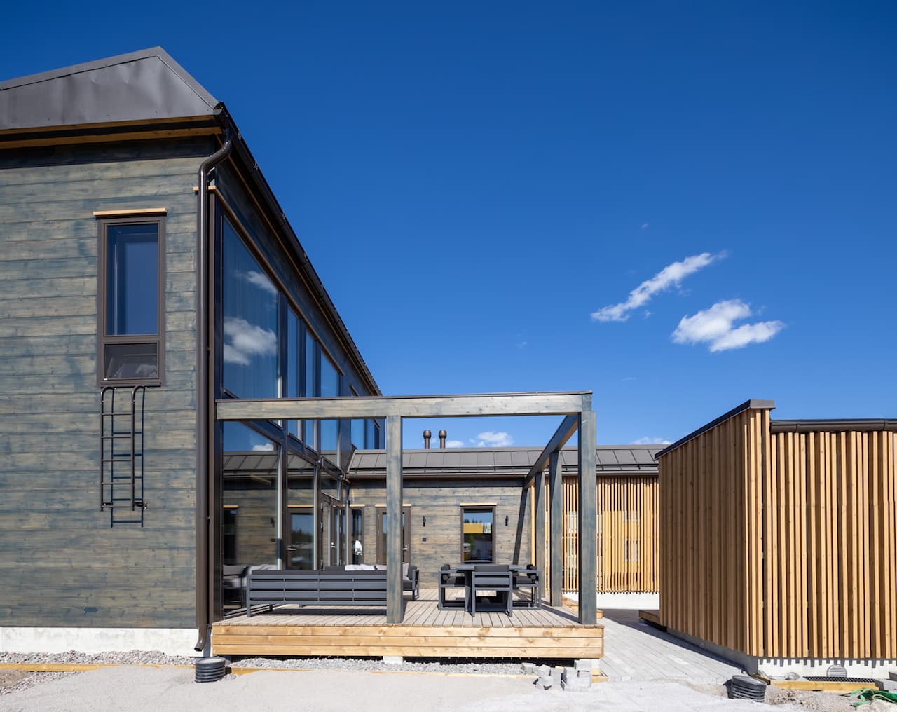 Dřevostavby Kontio - rodinný dům Hill House - exteriér - terasa