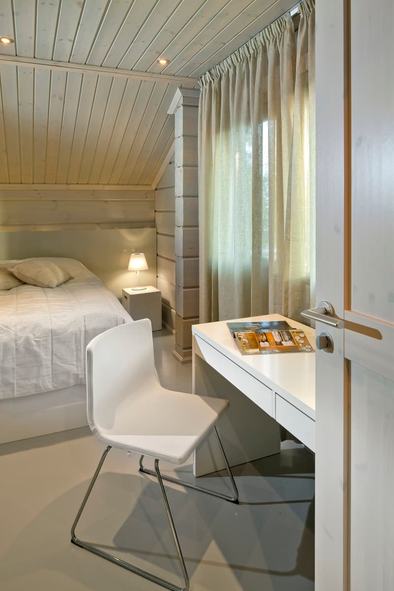 Luxury KONTIO log home, bedroom