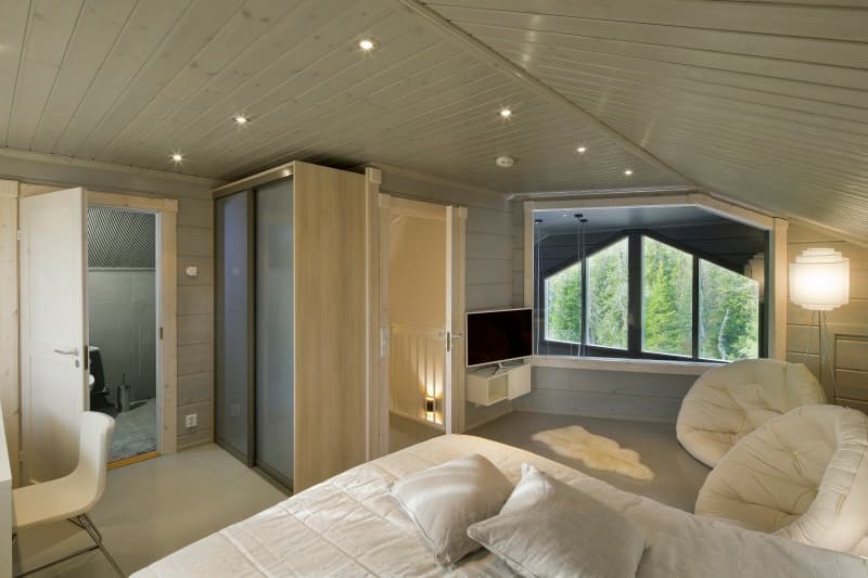Luxury KONTIO log home, bedroom