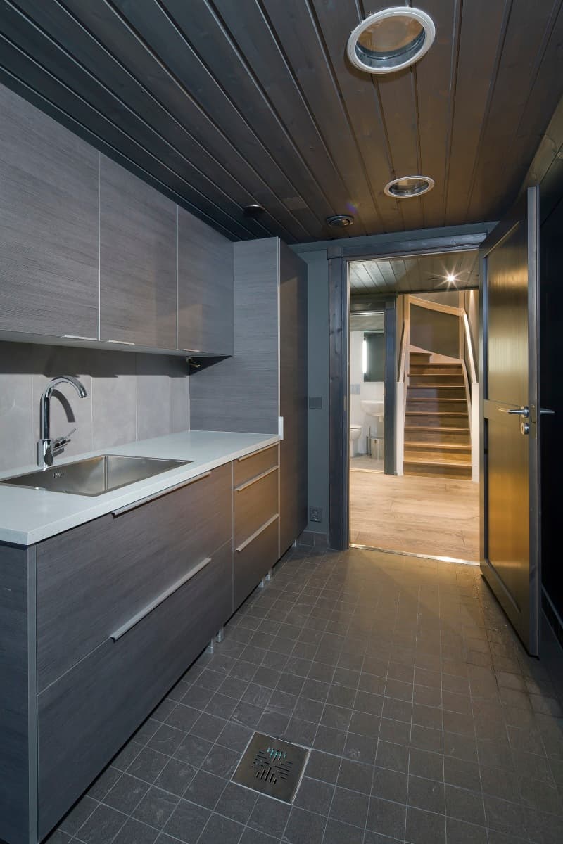 Utility bathroom in the basement of a KONTIO log home