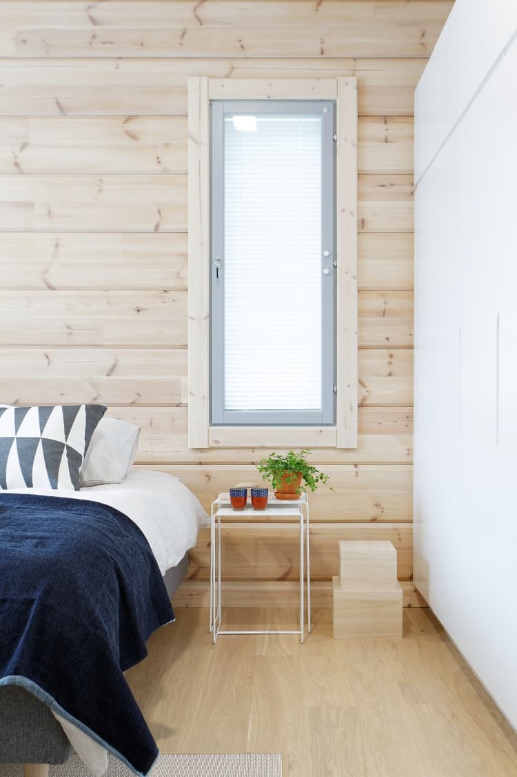 KONTIO log homes, Harunire, bedroom detail