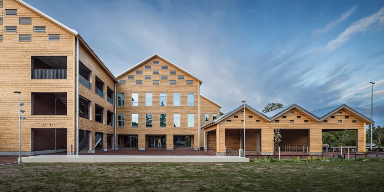 Finská škola KONTIO Monio - Tuusula - exteriér - budova s nádvořím
