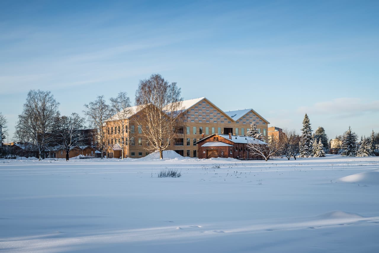 Finská škola KONTIO Monio - Tuusula - exteriér - zimní krajina