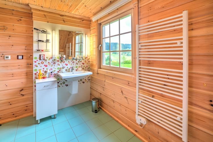 KONTIO log homes — UVA model — bathroom 2