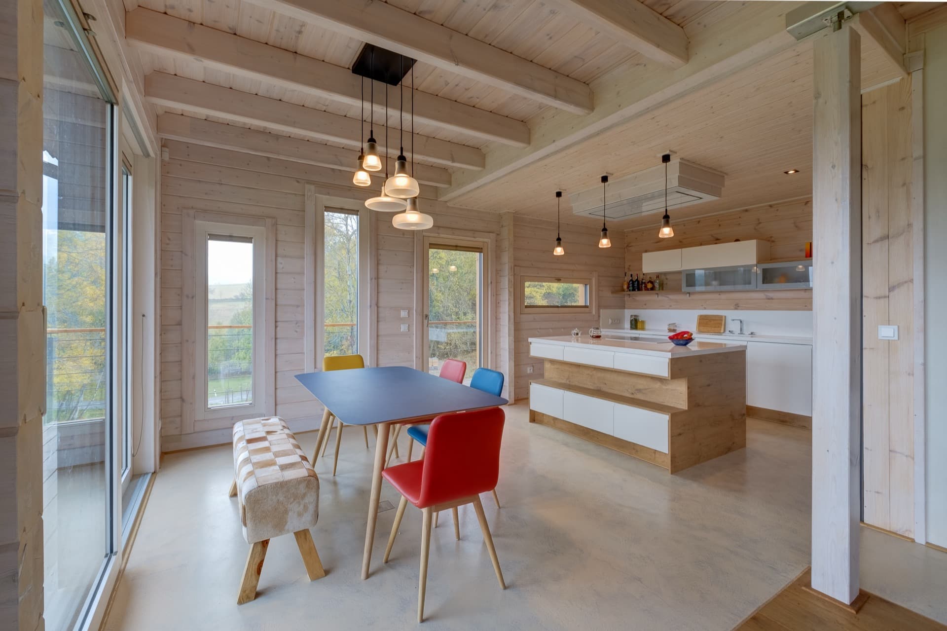 Dřevostavby Kontio log home in the Šumava mountains, kitchen