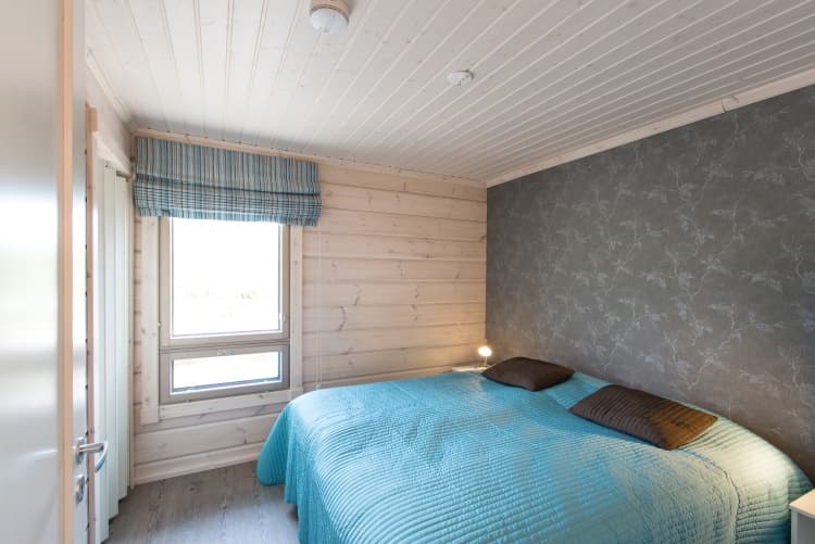 KONTIO log homes, parents' bedroom