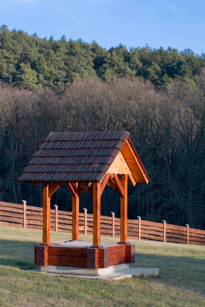 KONTIO log home, well on the plot