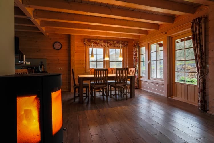 Kontio log home, dining room with fireplace