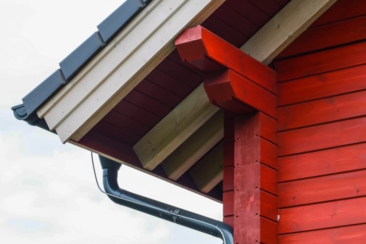 Kontio log home, roof detail