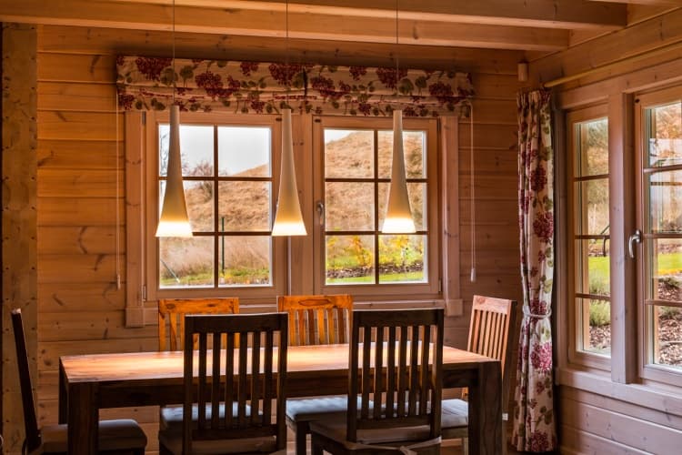 Kontio log home, dining room