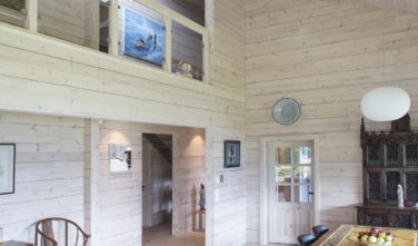 Dřevostavby Kontio rodinný dům SmartLog Švýcarsko Valais obývací pokoj