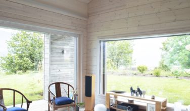 Dřevostavby Kontio rodinný dům SmartLog Švýcarsko Valais obývací pokoj