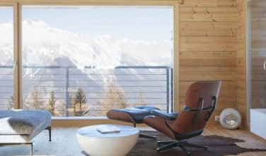 Dřevostavby KONTIO rodinný dům ve Valais výhled z obývacího pokoje