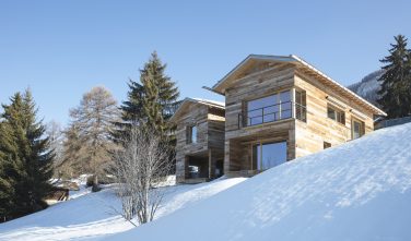 Dřevostavby Kontio dům z trámu SmartLog ve Švýcarsku exteriér