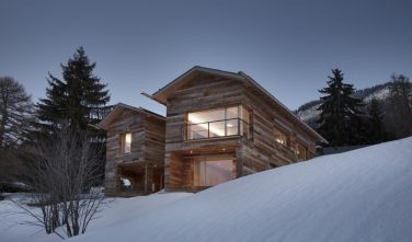 Dřevostavby Kontio dům z trámu SmartLog ve Švýcarsku exteriér