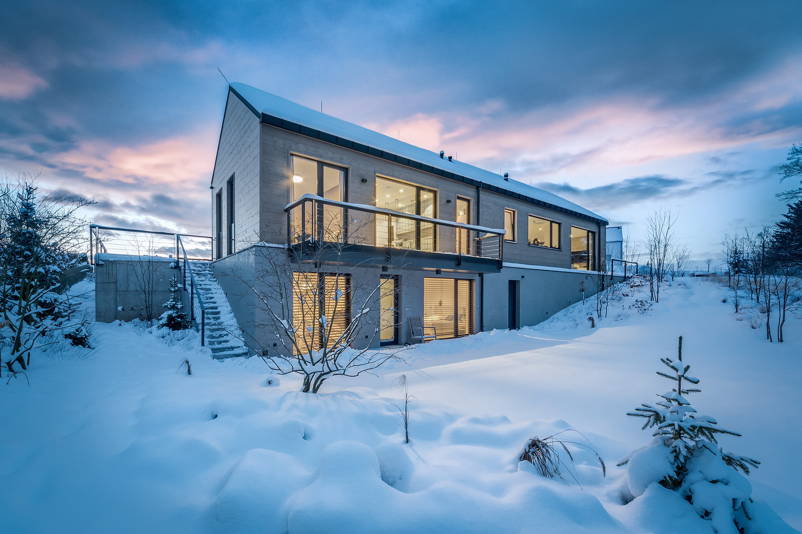 Dřevostavby KONTIO - moderní dům Trutnov - exterier zima