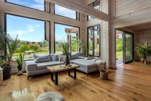 Dřevostavby KONTIO – moderní srub Nový Knín – světlý obývací prostor